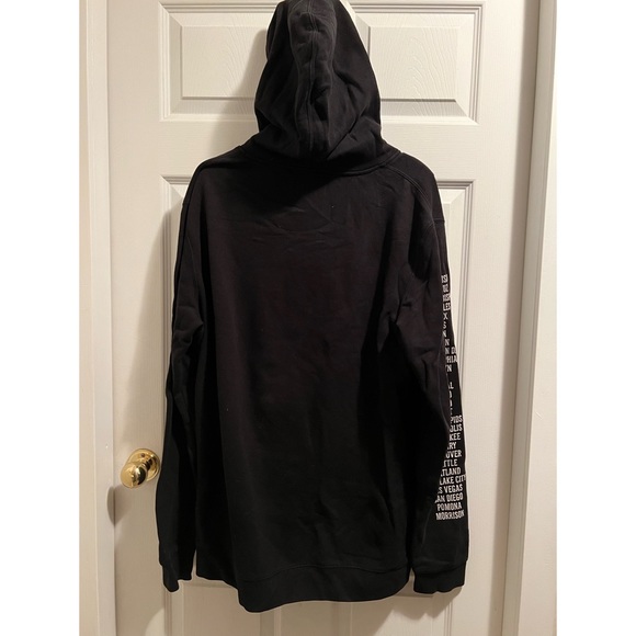 Zhu Dune Tour Official Hoody - Picture 2 of 5